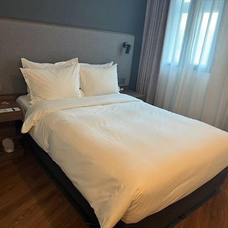 Holiday Inn Express Qingdao City Center By Ihg Exteriör bild