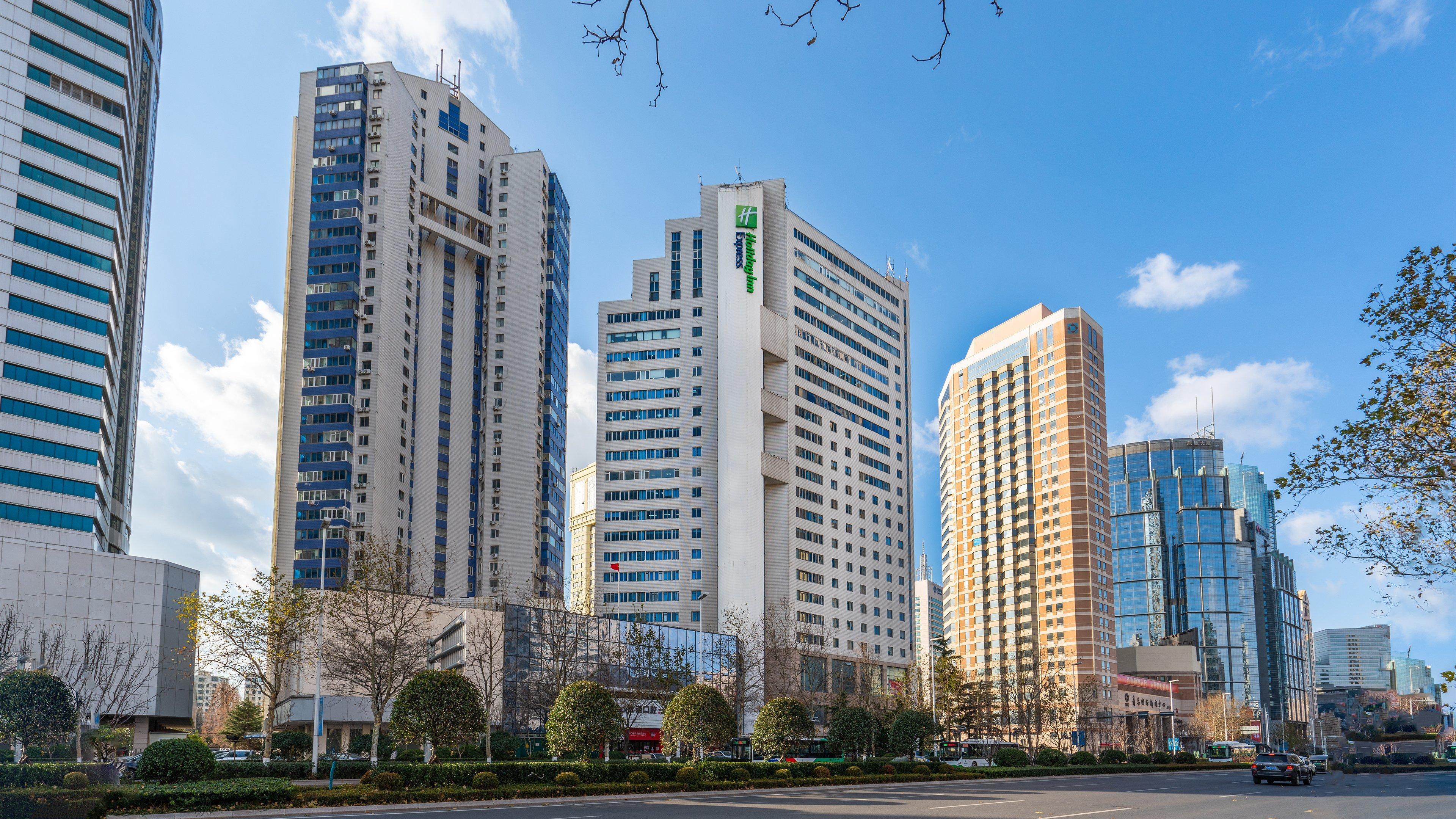 Holiday Inn Express Qingdao City Center By Ihg Exteriör bild