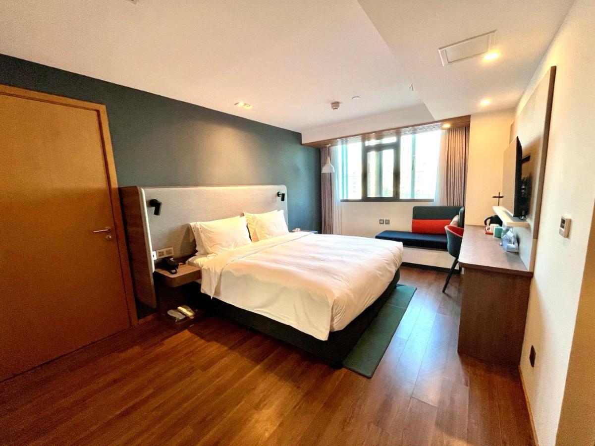 Holiday Inn Express Qingdao City Center By Ihg Exteriör bild