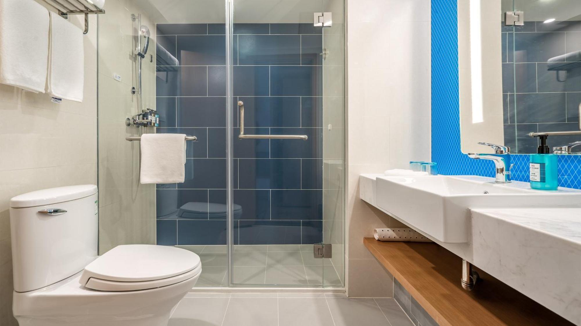 Holiday Inn Express Qingdao City Center By Ihg Exteriör bild