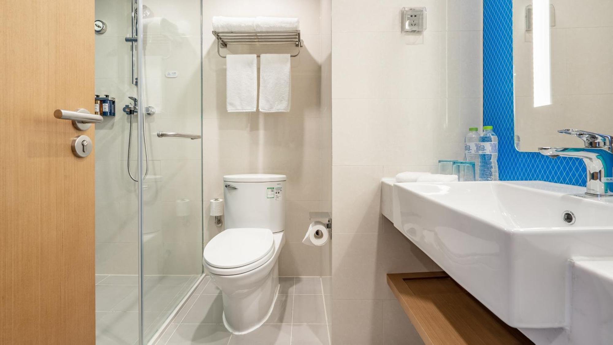 Holiday Inn Express Qingdao City Center By Ihg Exteriör bild