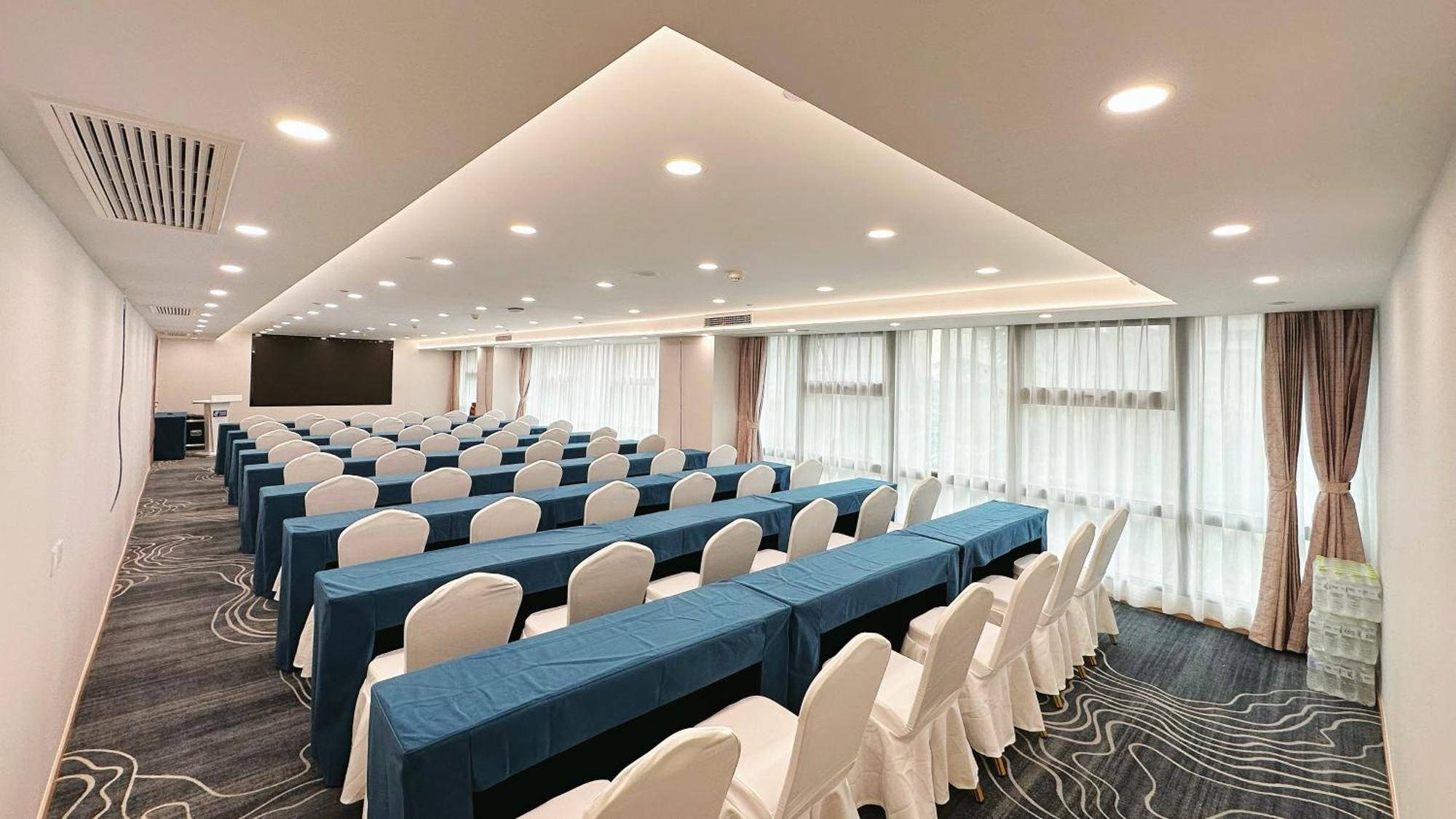 Holiday Inn Express Qingdao City Center By Ihg Exteriör bild