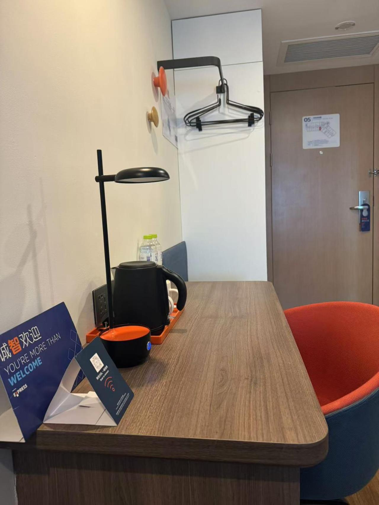 Holiday Inn Express Qingdao City Center By Ihg Exteriör bild