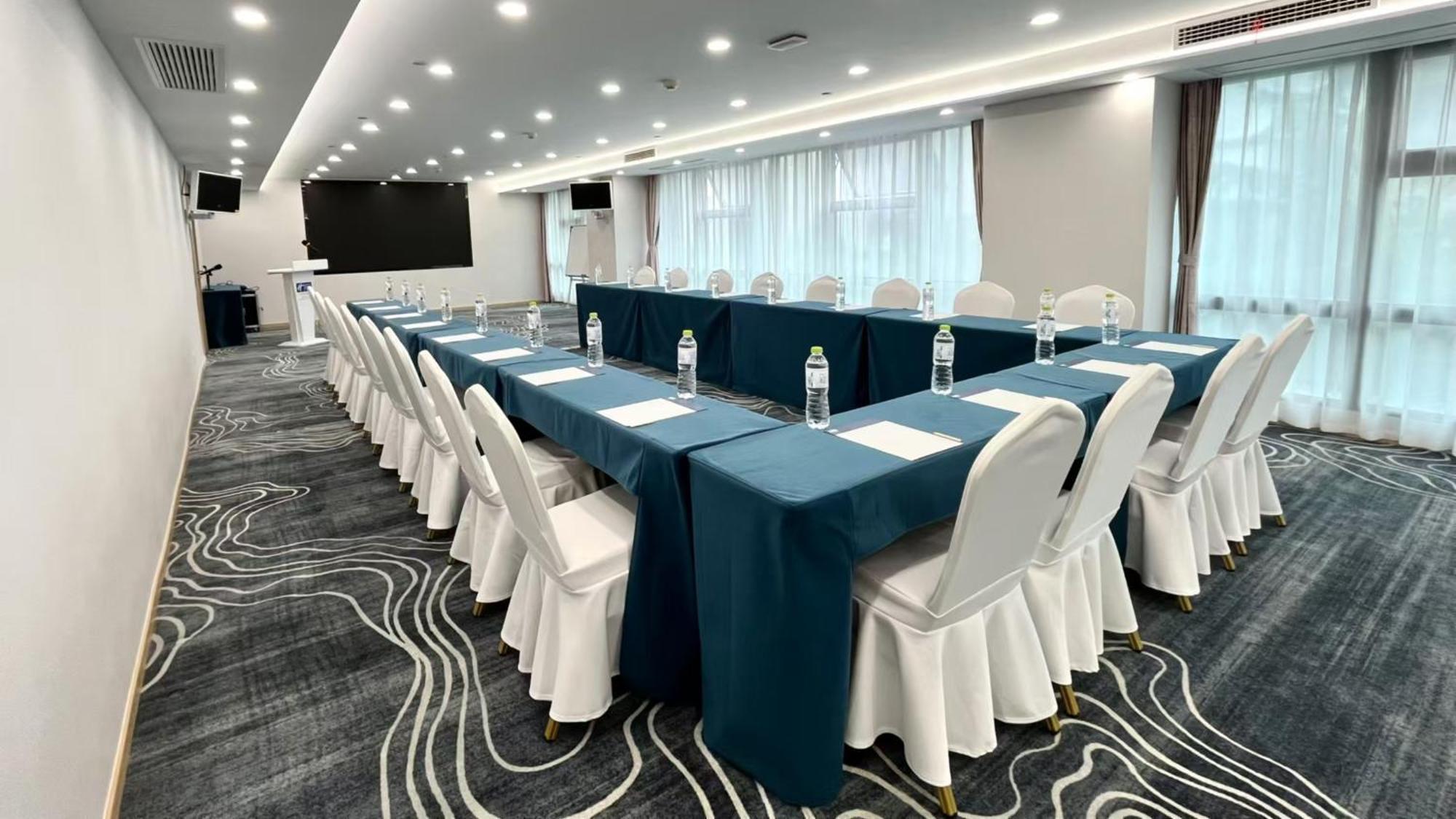 Holiday Inn Express Qingdao City Center By Ihg Exteriör bild
